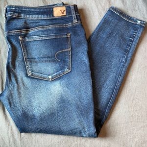 American Eagle super stretch distressed jegging